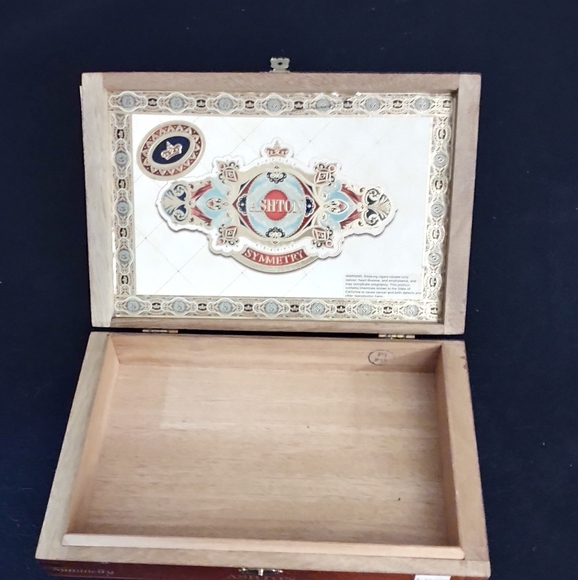 Ashton Prism empty cigar box - Picture 2 of 3